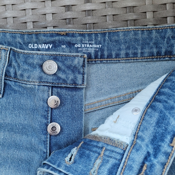 Old Navy High Rise Demin Shorts - Picture 3 of 5